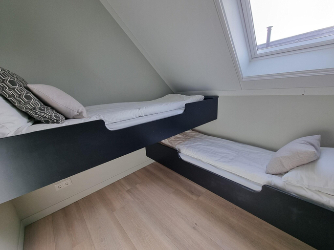Bedroom 2, Water Villa in Balk with Private Jetty, Gaasterlân-Sleat