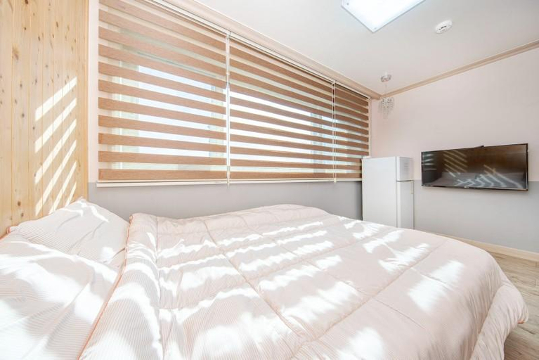 Bedroom 3, Boryeong (Daecheon) Spring Summer Fall Winter Pension, Boryeong