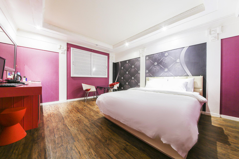 Bedroom 2, Hanam Baro Hotel, Guri