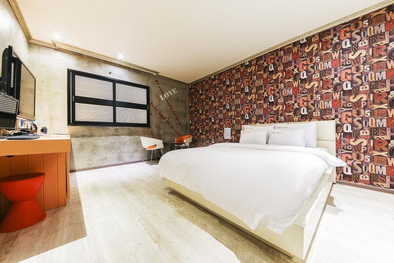 Bedroom 4, Hanam Baro Hotel, Guri