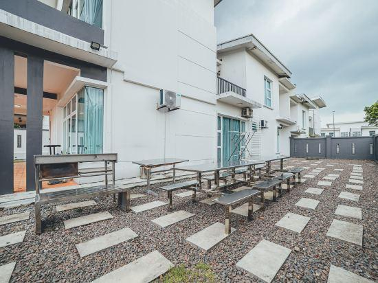 2, d'Lux 6BR16-25px Pool BBQ NetFlx HotPot KTV Mahjon, Kota Tinggi