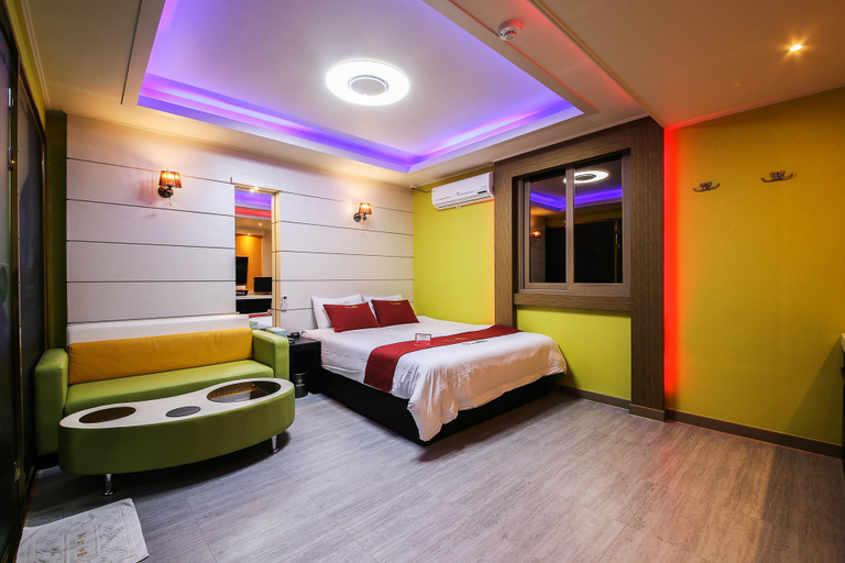 Bedroom 2, Jinju Comma Self check-in Motel, Jinju
