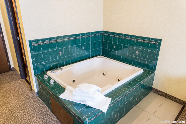 Bathroom 4, Quality Inn Pueblo North, Pueblo