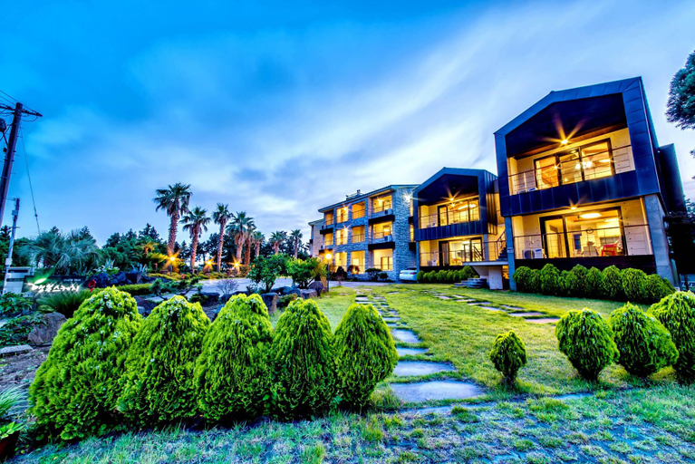 Exterior & Views 5, Seogwipo Jungmun Happy Sketch Pension, Seogwipo