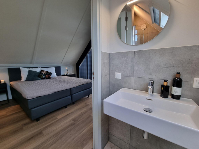 Bathroom, Water Villa in Balk with Lake Access, Gaasterlân-Sleat