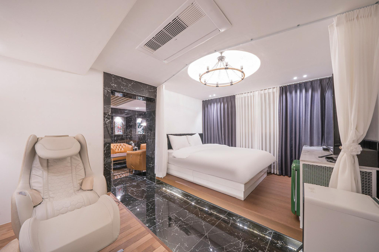 Bedroom 2, Daegu Suseongmot Olleh, Buk