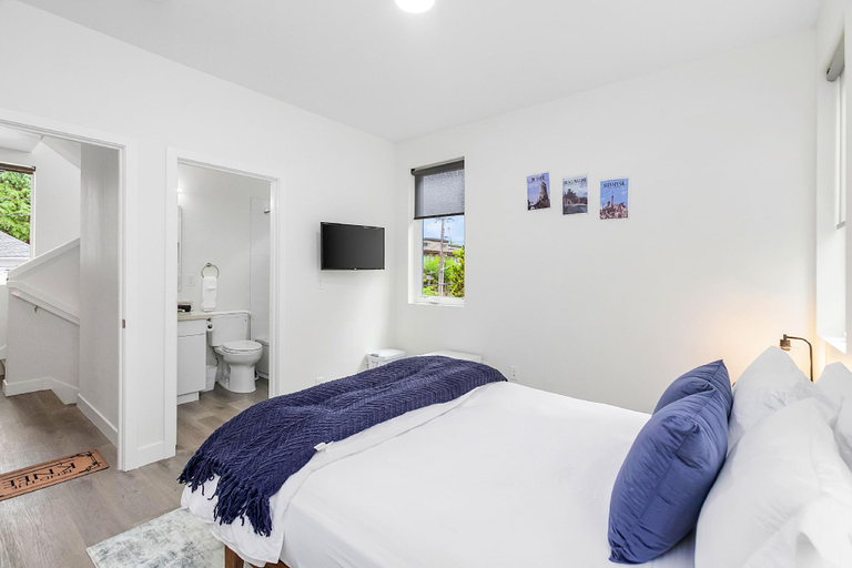 Bedroom 4, Dragonstone Sweet Suite, Seattle