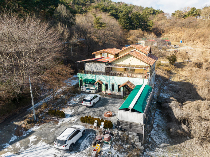 Others 5, Yesan Bongsusan Forest Pension, Yesan