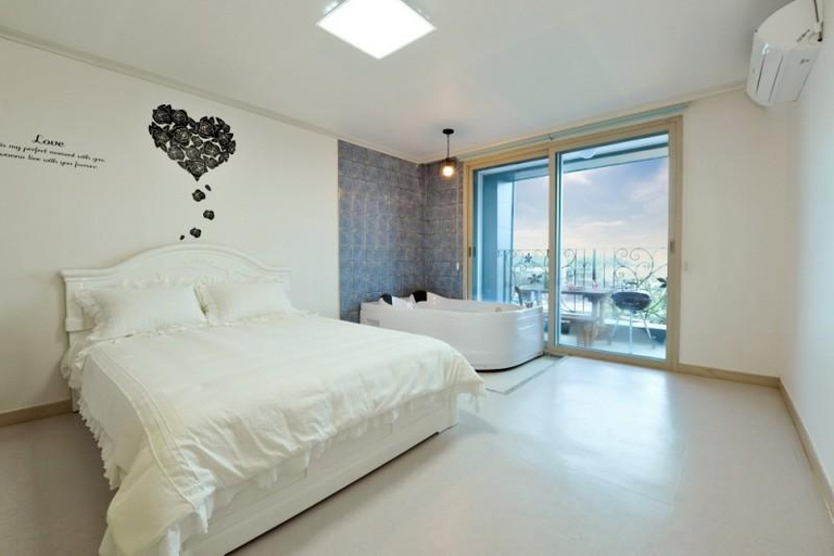 Bedroom 2, Suncheon Suncheon Bay Spa Vill Pension, Suncheon