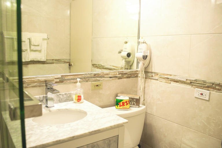 Bathroom 3, Sandcastles Beach Resort One-bedroom