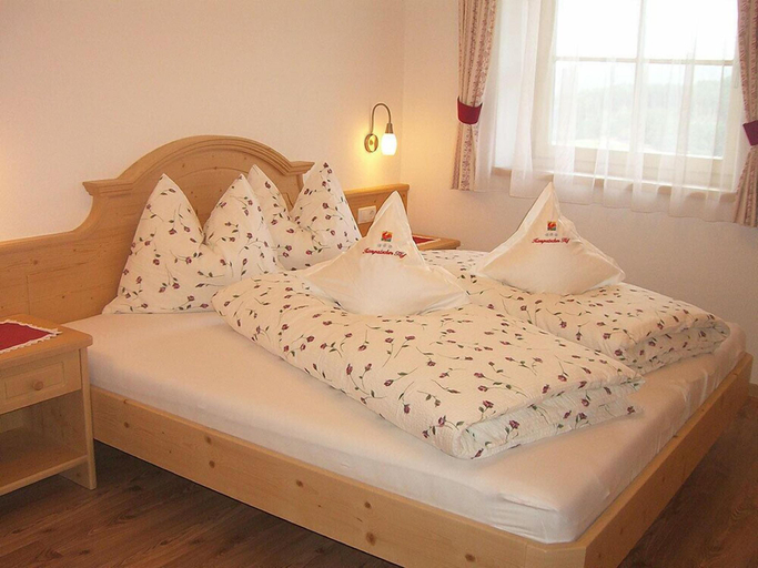 Bedroom 2, Kompatscherhof, Bolzano
