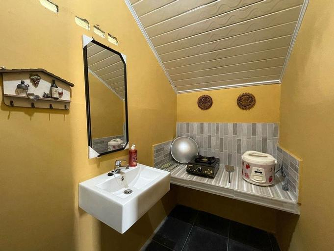 Bathroom, Villa Luminor, Karo
