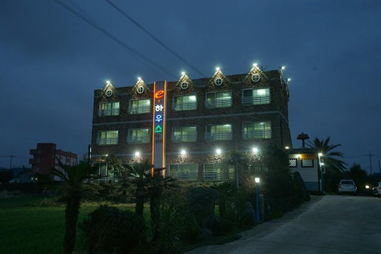 Exterior & Views 1, Jeju e House Pension, Jeju