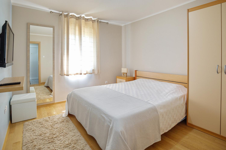 Bedroom, Jakov, No 2, Nin