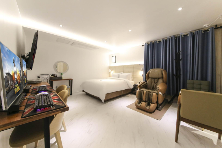 Bedroom 3, Asan Mari Hotel, Asan