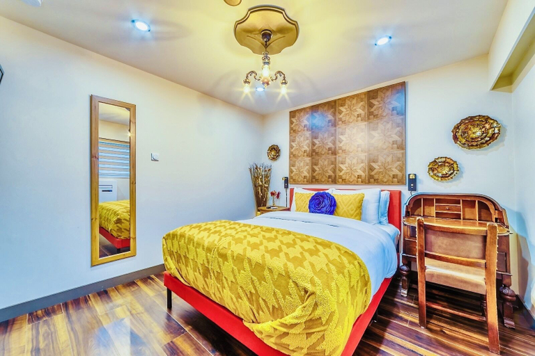 Room 2, Neocolonial Quarters, Greater Vancouver