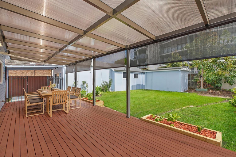 Others 5, Coastal Family Retreat, Walk to Beach & Lake, Wyong - South and West