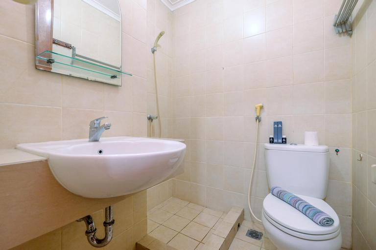 Bathroom 3, Simply Look Studio Room at Maple Park Sunter Apartment, North Jakarta