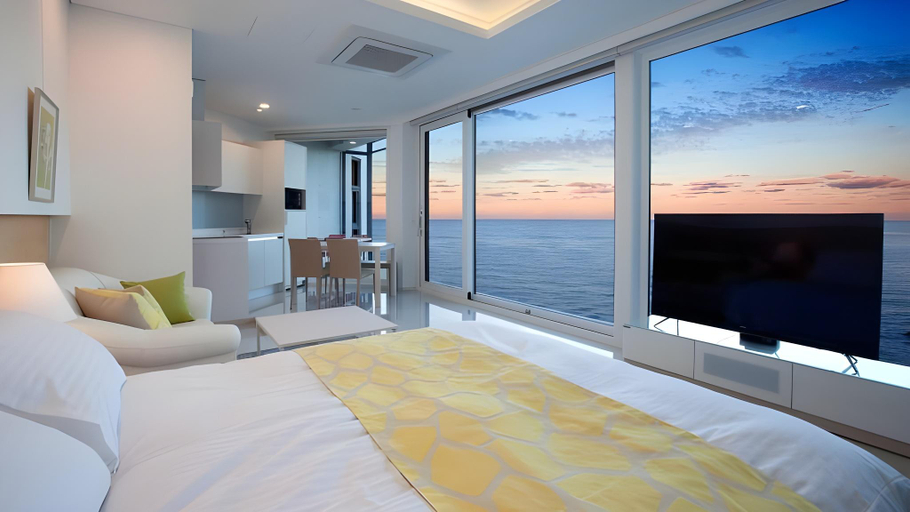 Bedroom, Samcheok Beach Hill Pool Villa, Samcheok