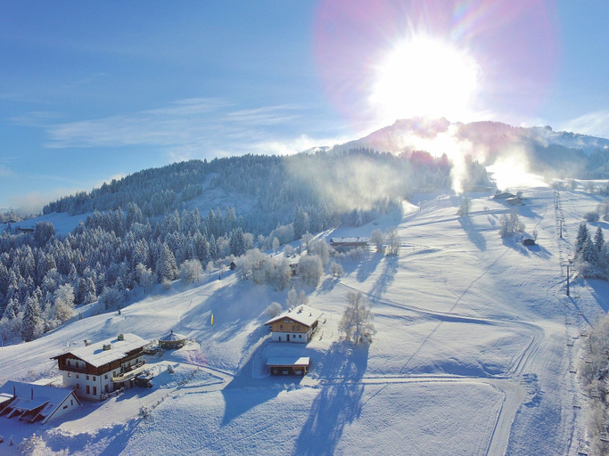 Others 5, Chalet in St Johann by Ski Slope, Kitzbühel