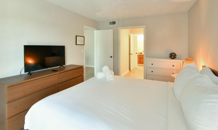 Bedroom 2, Artrageous on the River by RocketStay, Broward