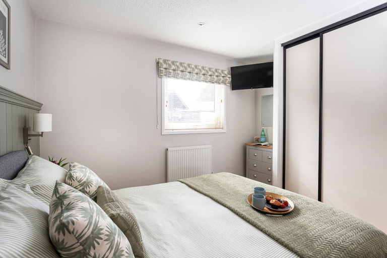 Bedroom 3, Keer Lodge a lakeshore haven Pine Lake Resort, Lancashire