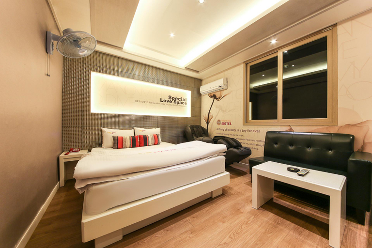 Bedroom 3, Gyeongsan Top Two, Dong