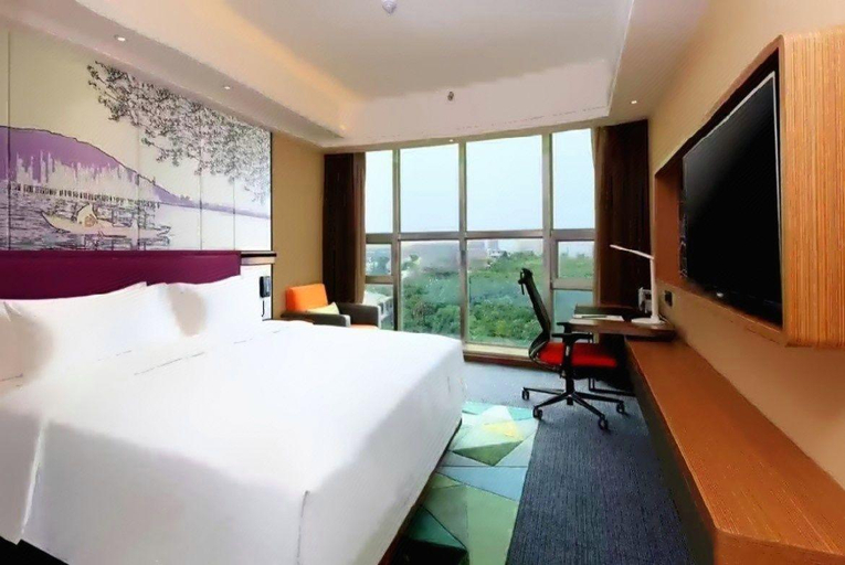 Bedroom 2, Hampton by Hilton Wuhan East Lake Optics Valley, Wuhan