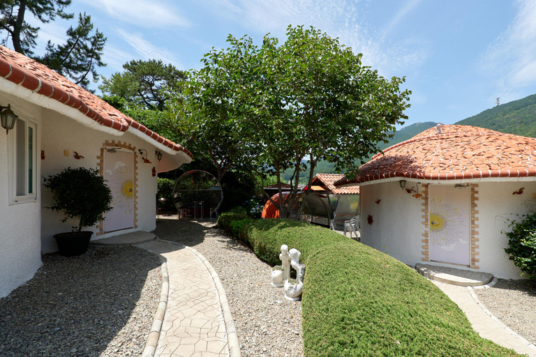Exterior & Views 1, Tongyeong Morning Dew Pension, Tongyeong