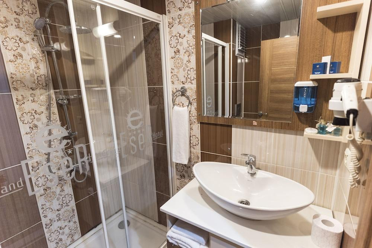 Bathroom 2, Grand Ser Hotel, Merkez