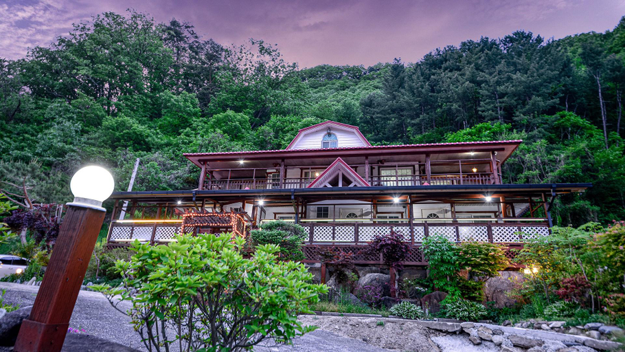 Exterior & Views 1, Gapyeong Flora Pension, Gapyeong