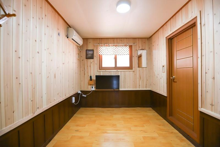 Others 5, Taean Haesolnuri Pension, Taean