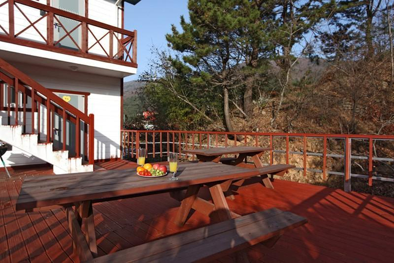 Others 3, Geojedo Daltteunbawi Pension, Geoje