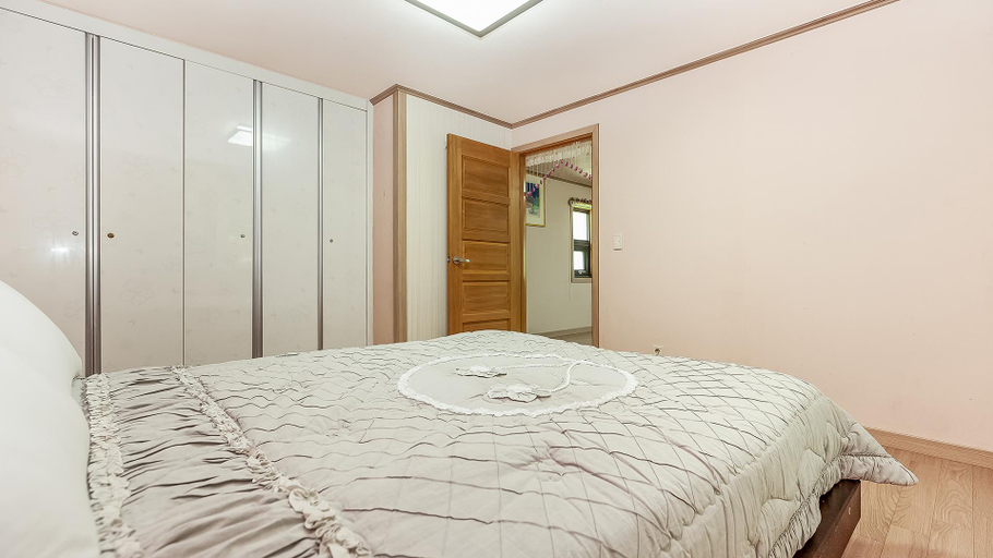 Bedroom 2, Yangpyeong Byeoldarae Pension, Yangpyeong