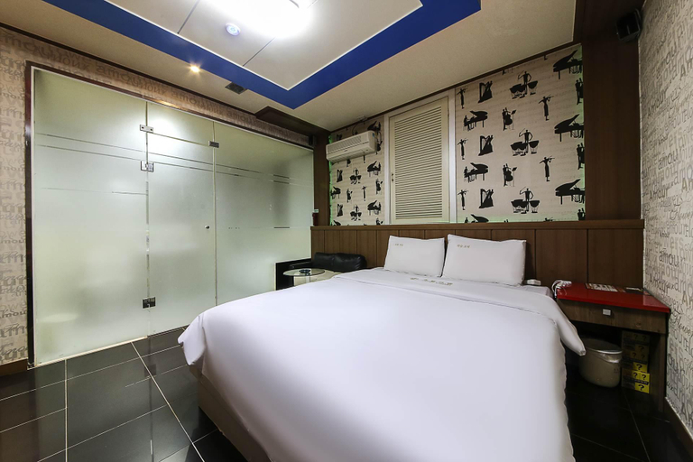 Bedroom 4, Jeonju Ua-dong Hotel Castle, Jeonju