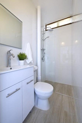Bathroom, Eretzefat Motel Kna'an