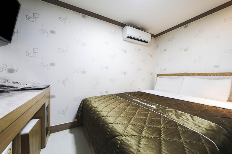 Bedroom 3, Guri K, Guri