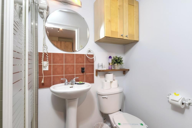 Bathroom 4, Apartment & Studio, Montréal