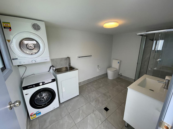 Others 4, Coastal Family Retreat, Walk to Beach & Lake, Wyong - South and West