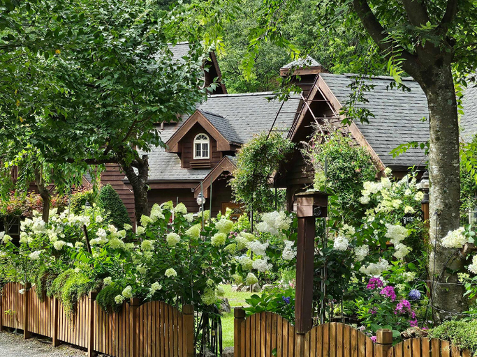 Exterior & Views 1, Yangyang Monbijou Pension, Yangyang