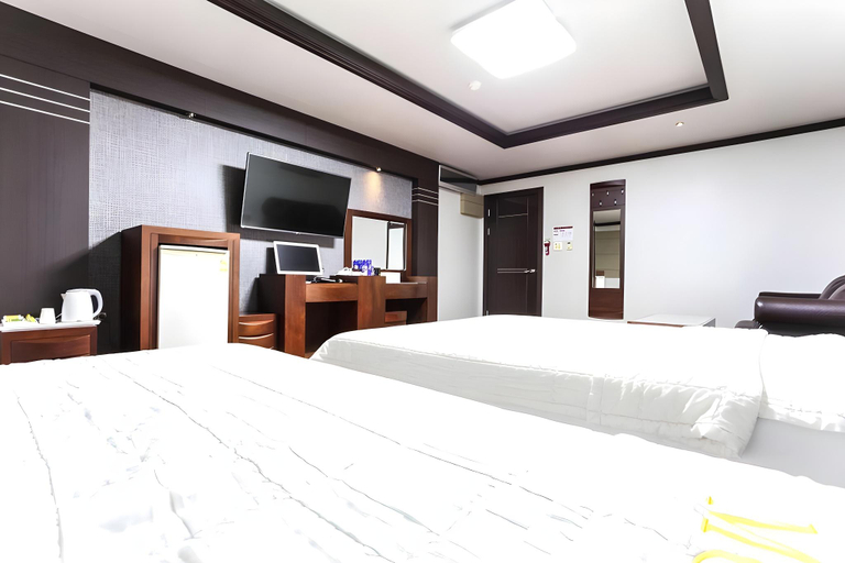 Bedroom 3, hotel door, Samcheok