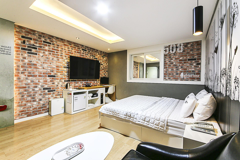 Bedroom 2, Ulsan Mugeo-Dong Couple, Jung