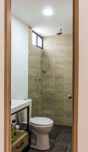 Bathroom 3, Praia Apartaestudios, Sabaneta