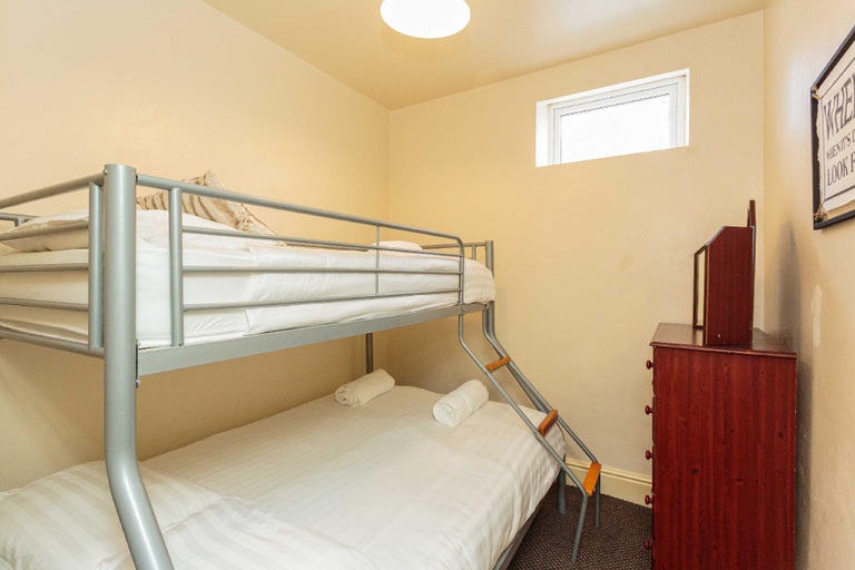 Bedroom 2, Cherry Property - Pear Suite, Blackpool
