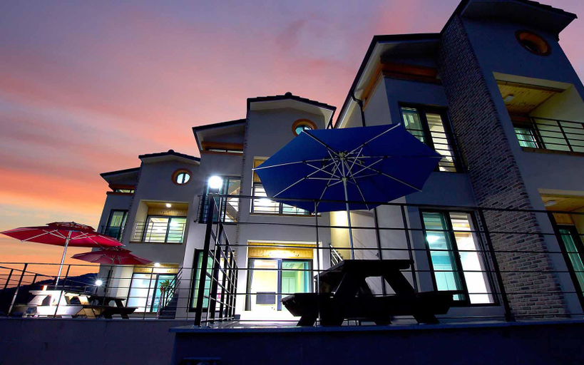 Exterior & Views 5, Goesan Banseok Pension (Hwayang Valley), Goesan