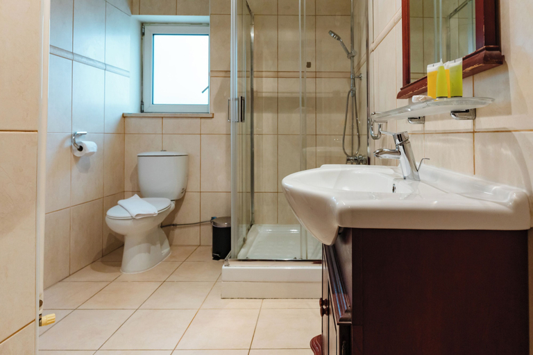 Bathroom 2, Nicosia City Center 3BR Apt 2 Bath WiFi