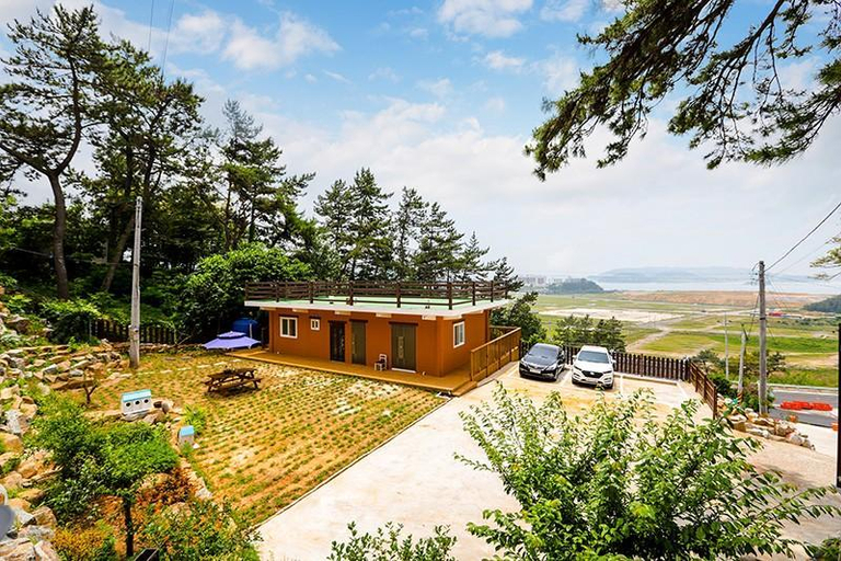Others 1, Yeosu Banditbul Hwangto Pension, Yeosu