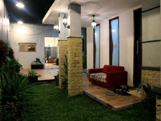 Others 5, Omah Etan Batu, Malang