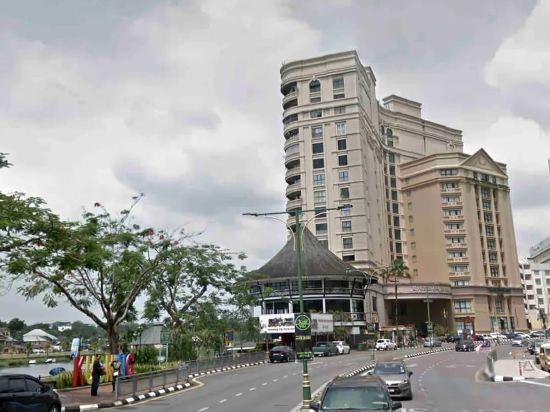 5, Riverbank Suites 408, Kuching