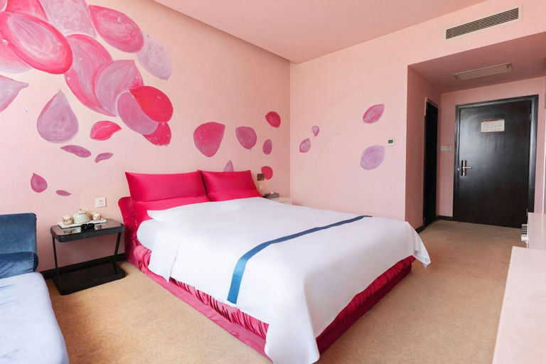 Bedroom 2, Nuanshan Art Hotel, Xianning